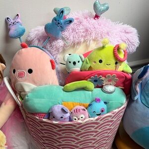 ENORMOUS SQUISHMALLOW LOT EASTER BASKET